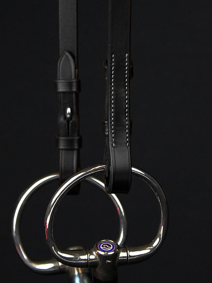 PS of Sweden Cheekpiece Flat w/ French Hook + Selectable Cradles, White Stitching - Black, close-up of the bit rings